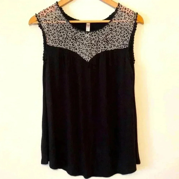 Emerald Black/Animal Print Mesh Panel Sleeveless Top Crochet Detail - Picture 1 of 6